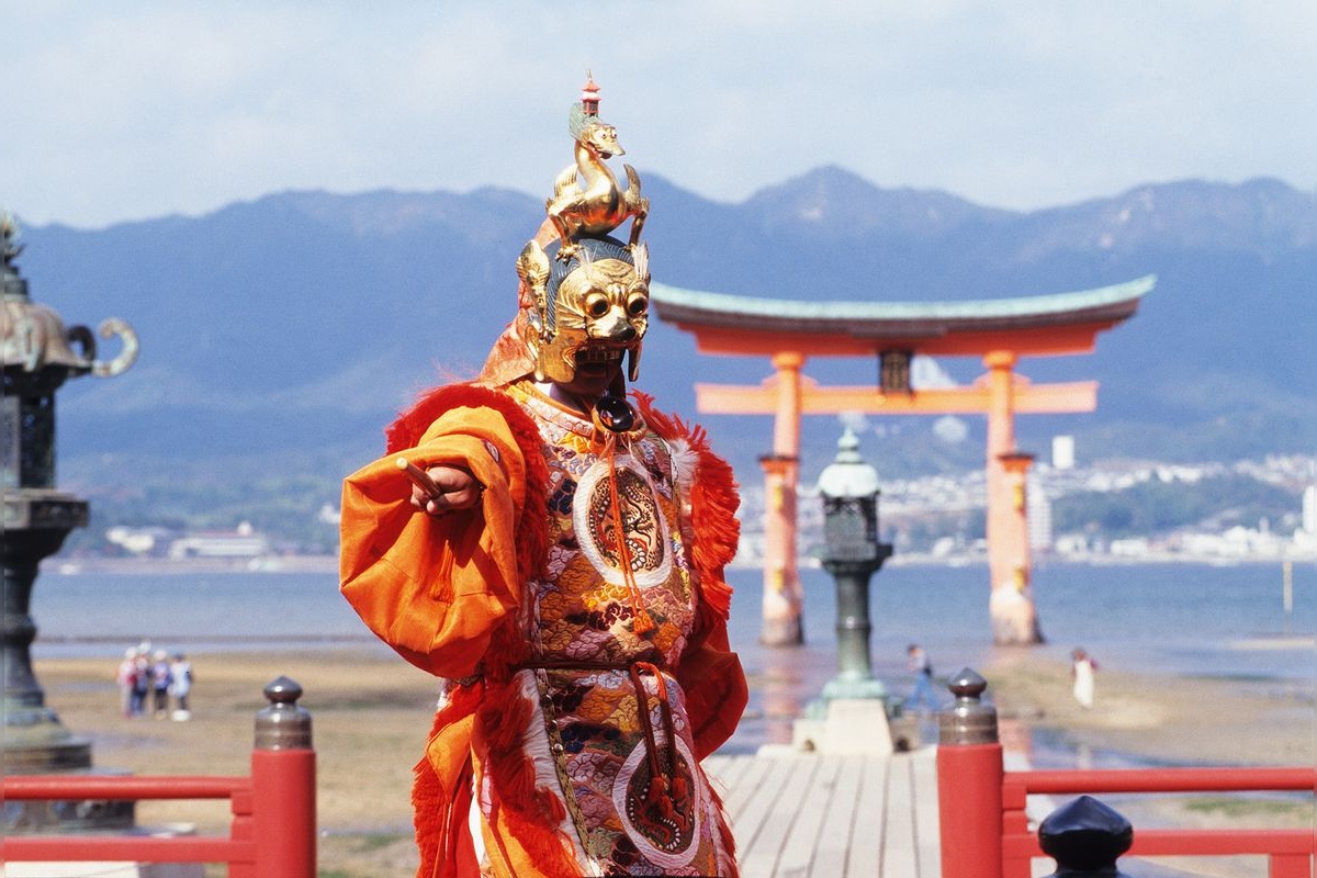 Kiku Matsuri (Chrysanthemum Festival) at Itsukushima Shrine