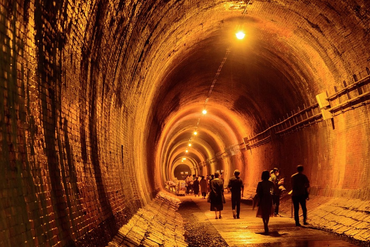 湊川隧道 (Minatogawa Tunnel)