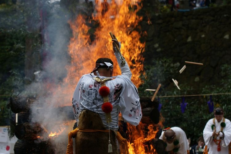 三德山秋會式(火焰祭典)