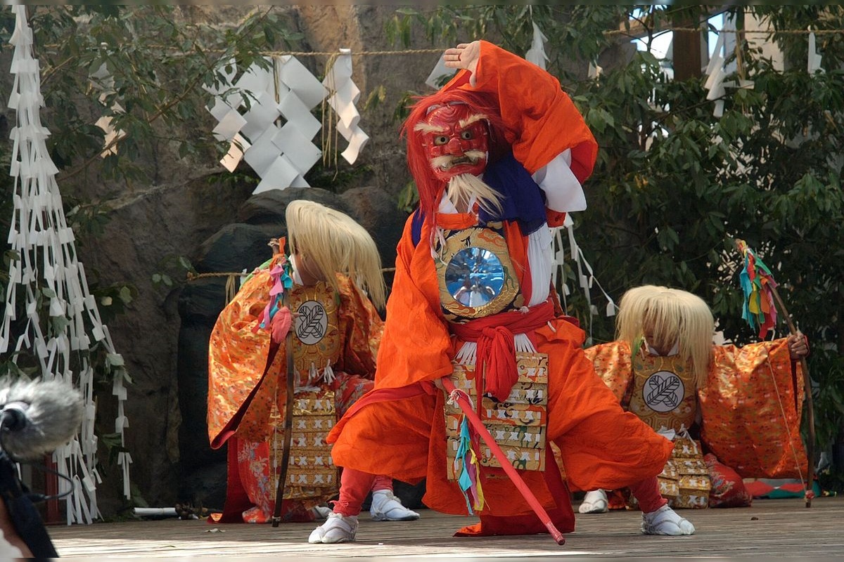 Nakae Iwato Kagura