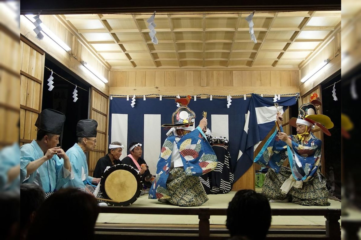 Nanbu Kirita Kagura (Kirita Hachiman Shrine)