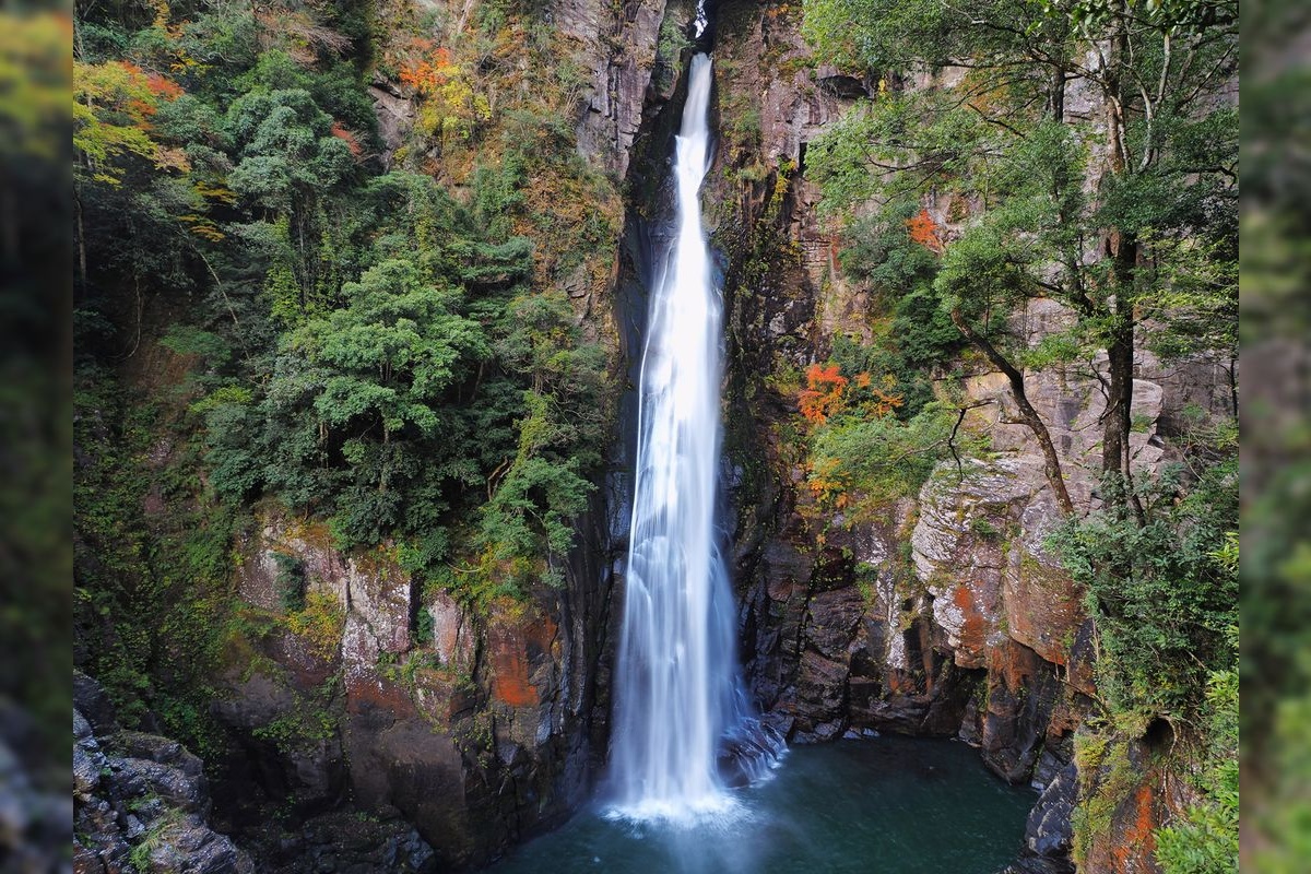 西椎屋瀑布 (Nishi Shiiya Falls)