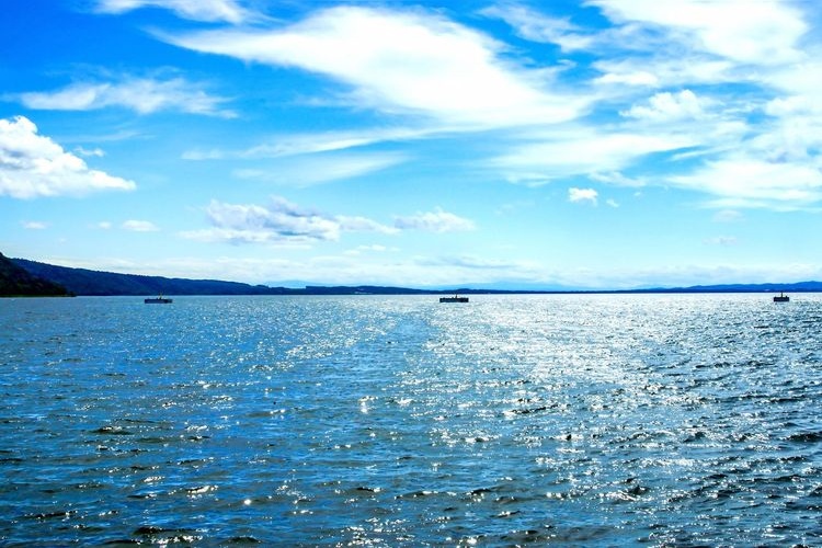 พื้นที่ทุ่งดอกไม้สีแดงนโทริโกะ (Lake Notori Sango Grass)