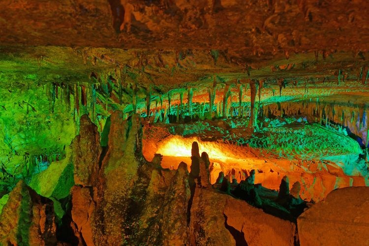멘후도후도 동굴 (Menfudodo Cave)