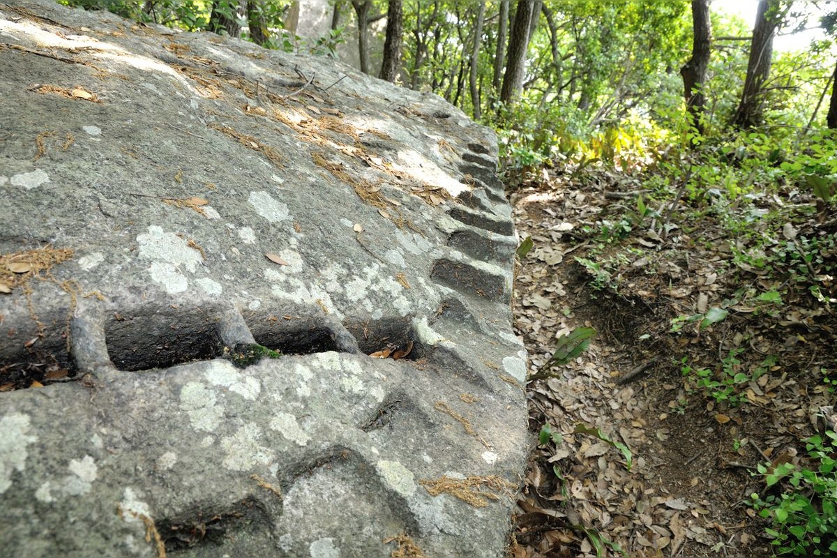大坂城石垣石切丁场遗址(天狗岩丁场遗址)