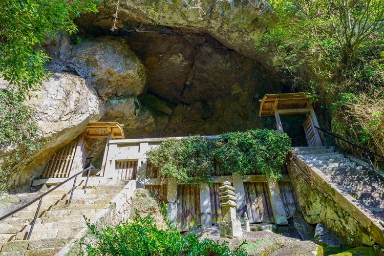 Reigando Cave & Ungan Zenji Temple