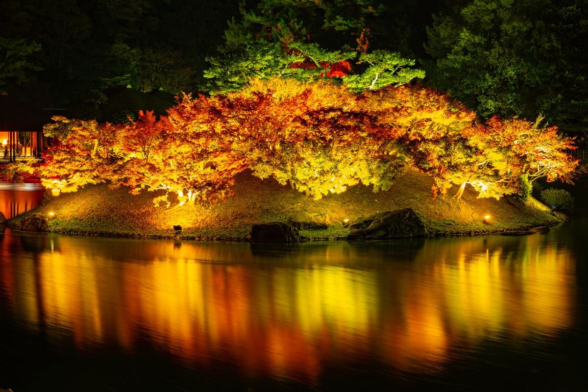 สวนริตสึริน (Ritsurin Garden)