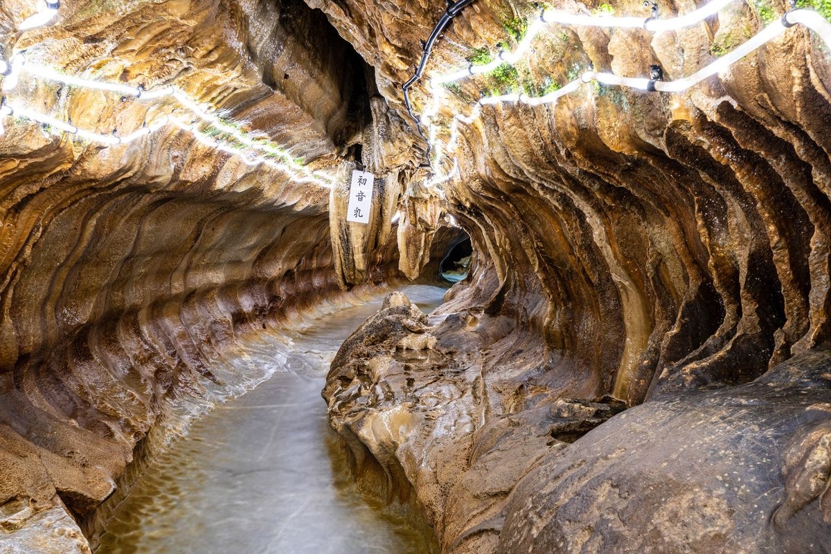 센부츠 동굴 (Senbutsu Cave)