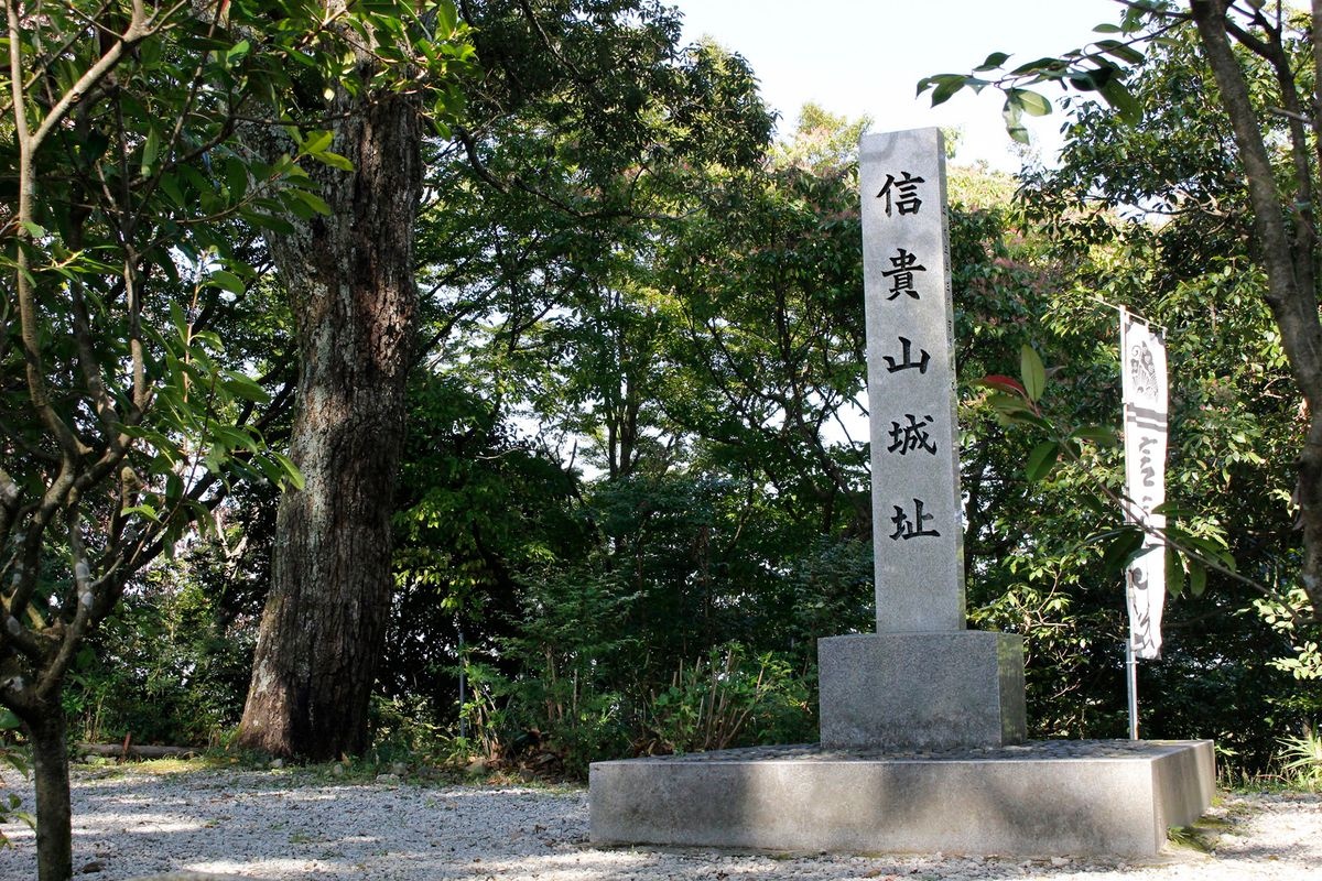 ปราสาทชิกิยามะ (Shikiyama Castle)