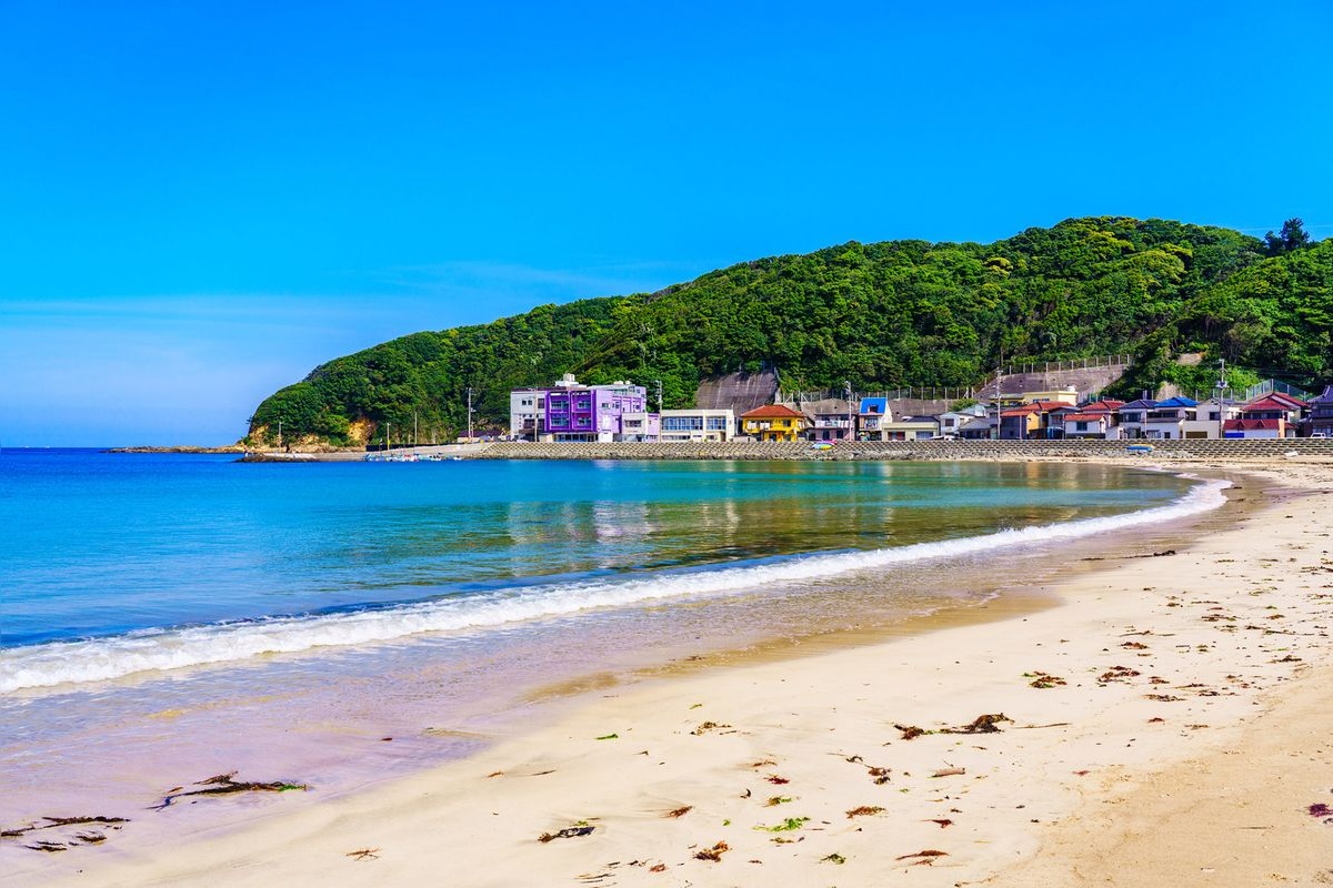 Pantai Uraura
