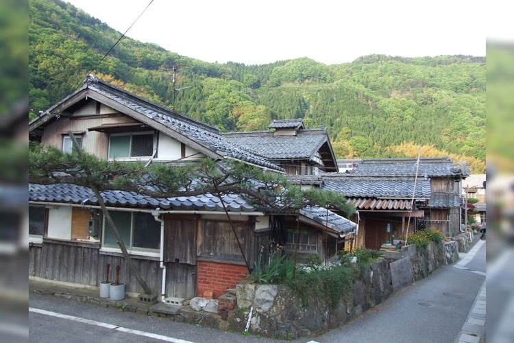 Sugeura Lakeside Village Landscape 3
