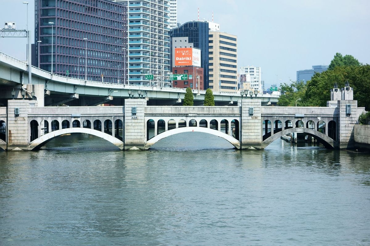 水晶橋 (Suishobashi Bridge)