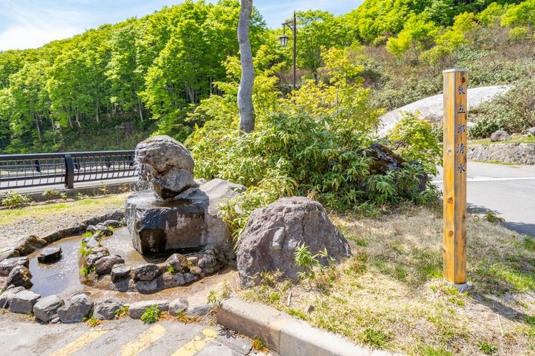 酸汤温泉 (Sukayu Onsen)