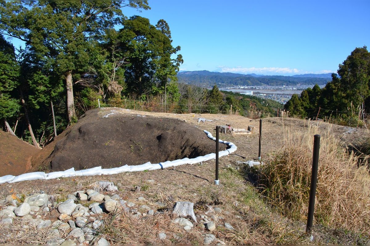 ซากปราสาทสุวาบาระ (Suwabara Castle Ruins)