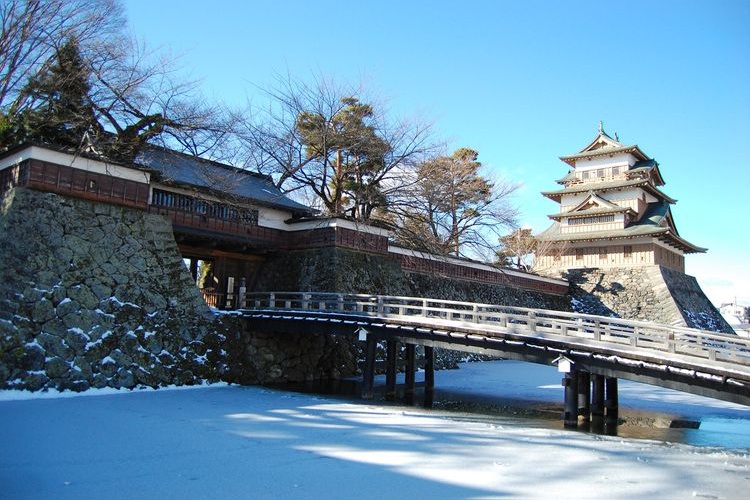ปราสาททากาชิมะ (Takashima Castle)
