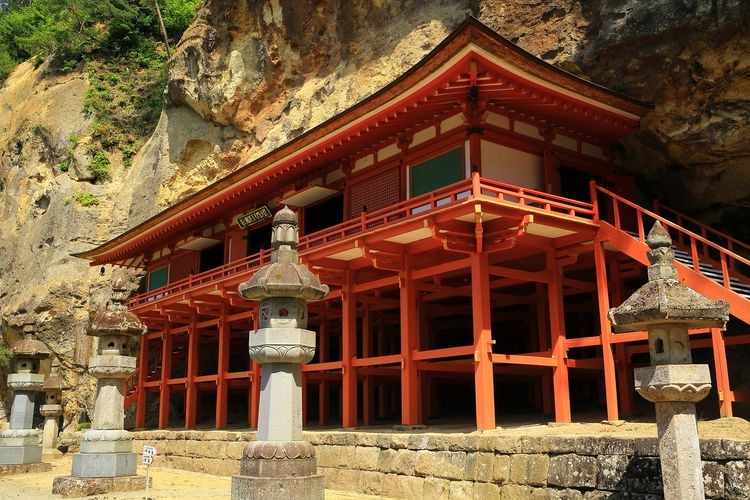 達谷窟毘沙門堂 2