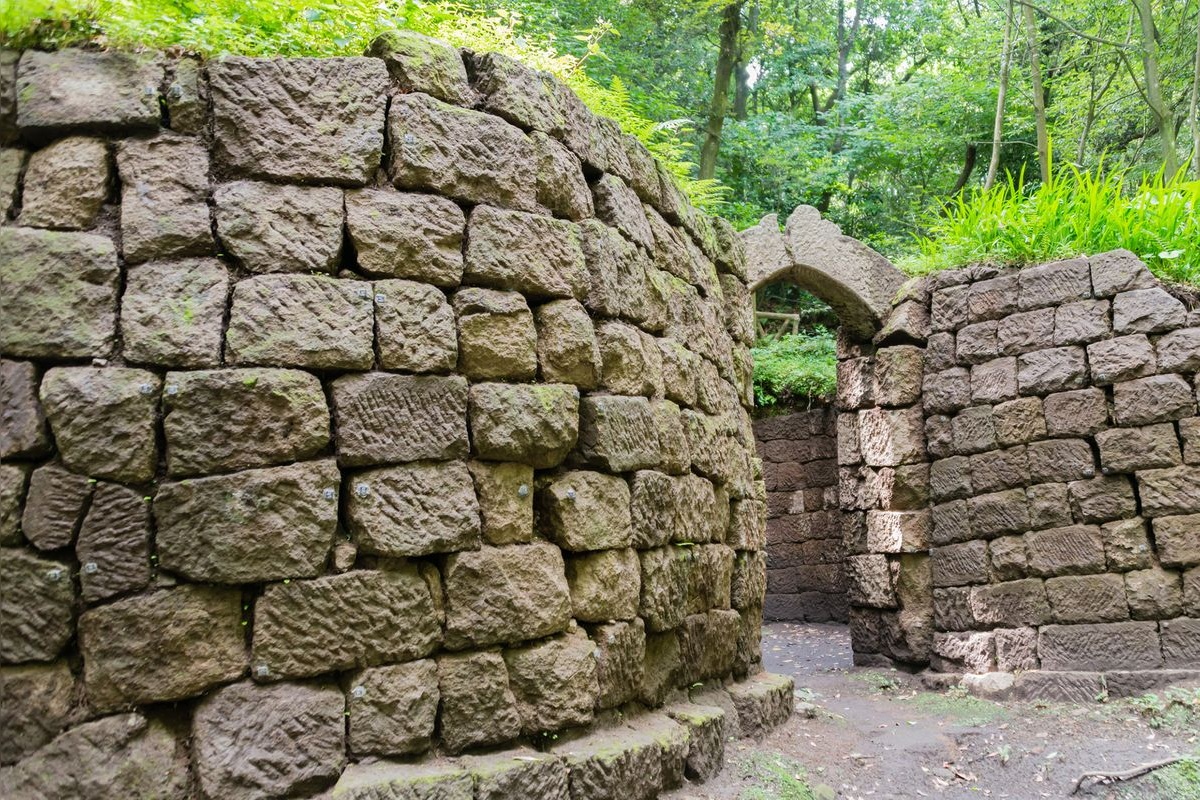 เหมืองถ่านไม้เทรยามะ (Terayama Charcoal Kiln Site)