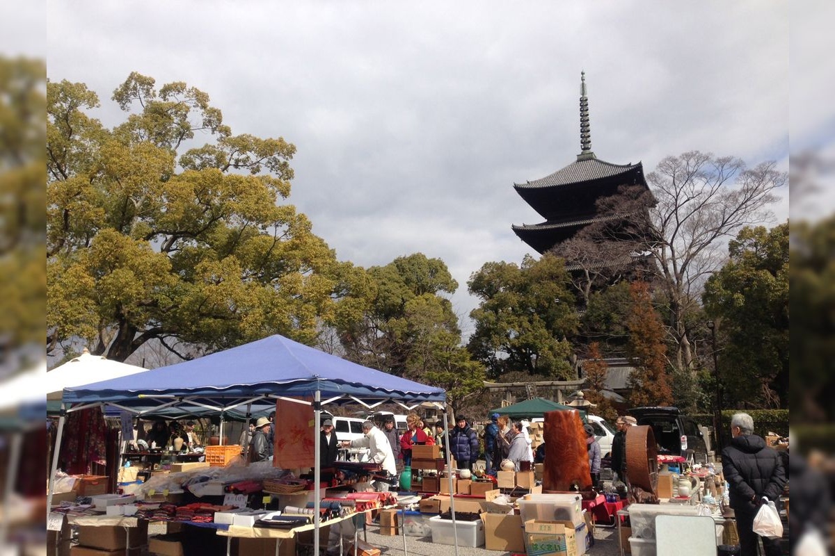 东寺“杂物市”（Garakuta Ichi）