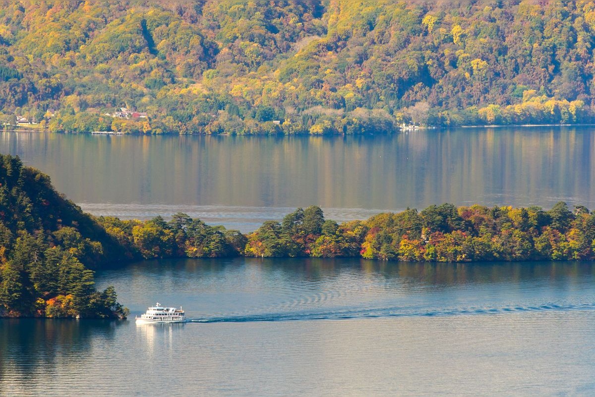 ทะเลสาบโทวาดะ (Lake Towada)