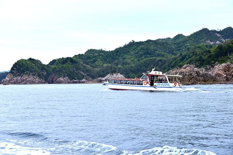 浦富海岸島めぐり遊覧船