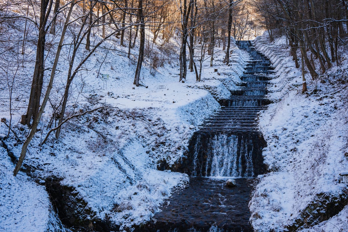 Canal de Ushibushi (Canal de Escalonamiento de Estilo Francés de Ushibushi)