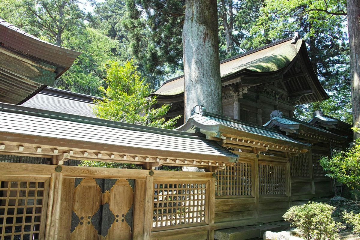 雄山神社(岩峅前立社壇)