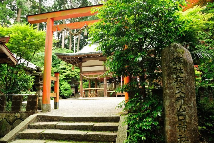 夜支布山口神社