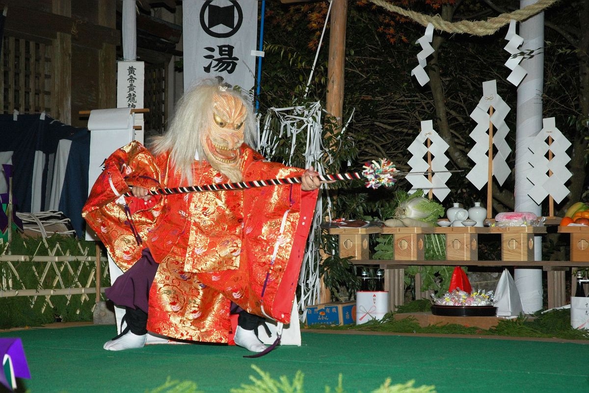 Tarian Dewa Yunoo no Kanmai